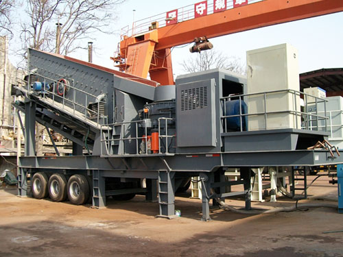 Tyre type mobile crusher